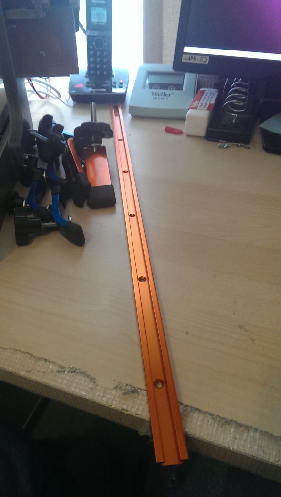 Aluminium t-slot rail